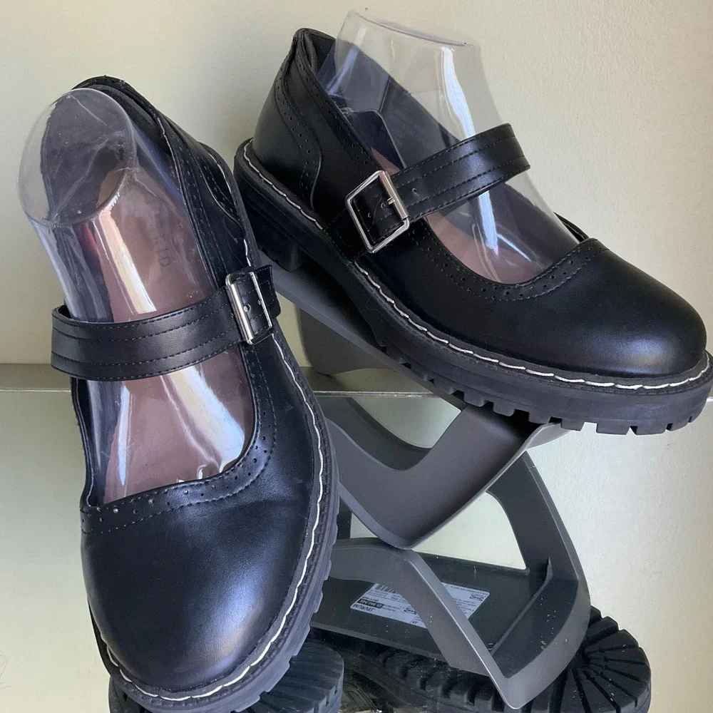 Torrid Black Chunky Wingtip Lug Sole Mary Jane Shoes 9WW Wide With Dark Academia